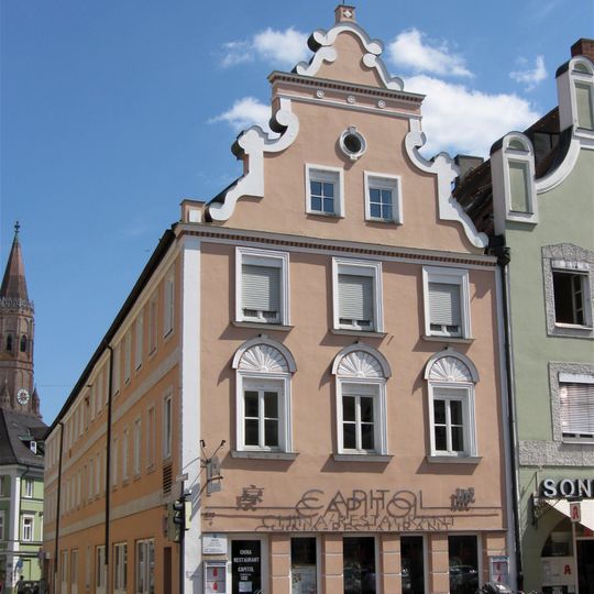 Wohn- und Geschäftshaus