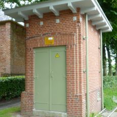 Transformatorgebouw in Interbellumstijl ("Tinallinge 1502")