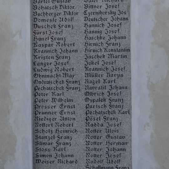 Pamětní desky padlým na zdi kaple v Dolní Temenici