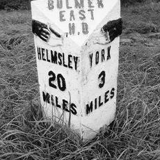 Milepost Opposite Villa Farm
