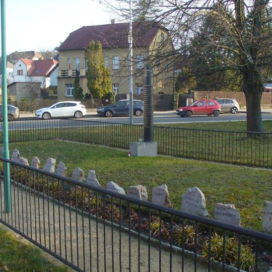 Pomník padlým v květnu 1945 v Matjuchinově ulici v Zbraslavi