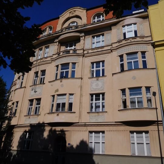 Bachmačské náměstí 6