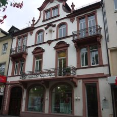 Wohn- und Geschäftshaus