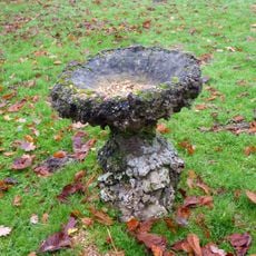 Vijf tuinsieraden in een aan het Neo-Manierisme verwante stijl