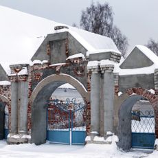 Ограда с воротами (Малышево)