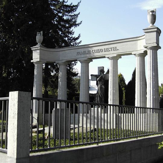Einzeldenkmale der Sachgesamtheit Michaelisfriedhof: Friedhofskapelle, fünf Grabmale, Denkmal für die Verfolgten des Naziregimes und Kriegerdenkmal für die Gefallenen des 1. Weltkrieges Culitzscher