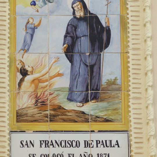 Retablo cerámico de San Francisco de Paula en plaza de la Tienda 3