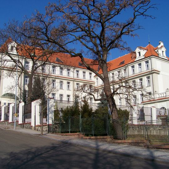 Gymnázium U Libeňského zámku