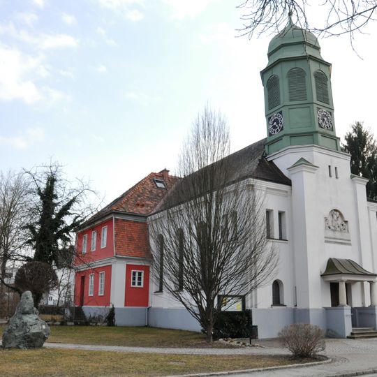 Evang. Pfarrkirche A.B. mit Pfarrhaus
