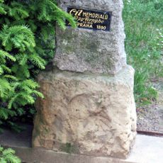 Pomník chodeckých závodů u hotelu Libuše v Poděbradech