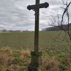 Kříž u cesty z Nestanic na Lomec