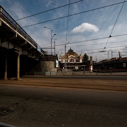Severní železniční most přes Mikulášskou ulici v Plzni