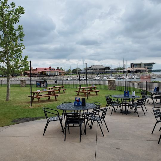 Louie's Grill & Bar