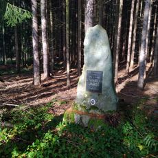 Pomník Stanislava Jaroše v lese východně od Jankova