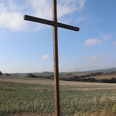 Kříž u cesty východně od Vísek