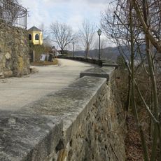 Pferdeeisenbahn, Teilstück der Hangtrasse auf Stützmauern