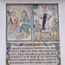 Retablo cerámico de San Bernardo, las Hermanas y la Trinidad