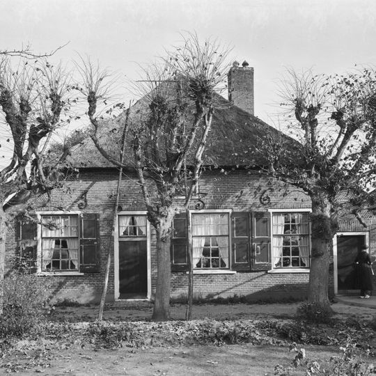 Goed bewaarde veluwse boerderij onder rieten wolfsdak