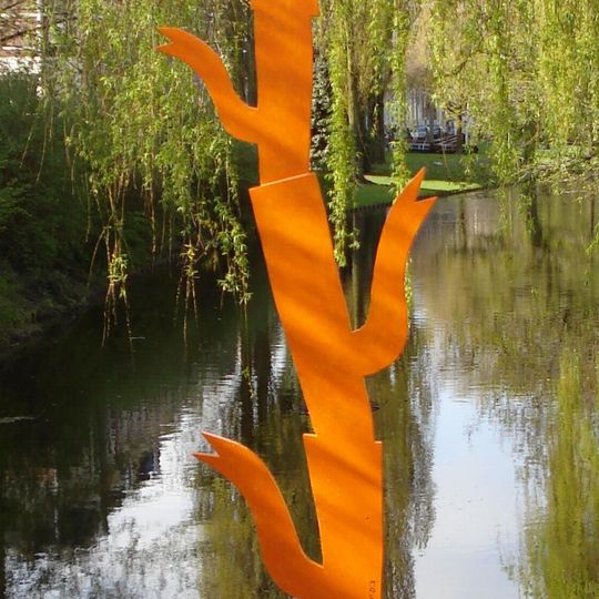 In de verte een zwaan