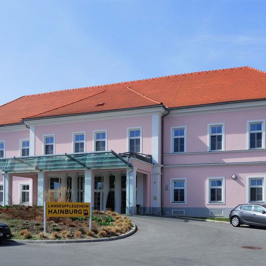 Altes Krankenhaus, ehem. Jagdschloss Traun, Landespflegeheim