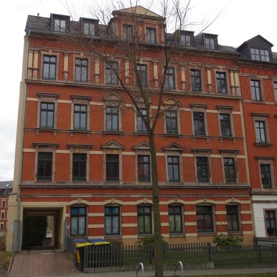 Mietshaus in geschlossener Bebauung konzipiert, mit Vorgarten Paul-Jäkel-Straße 5
