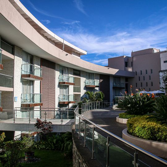 Country Hotel & Suites
