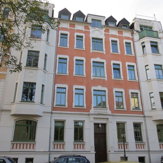 Mietshaus in geschlossener Bebauung Lotharstraße 1