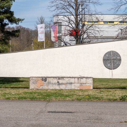 Skulptura s názvem fakulty