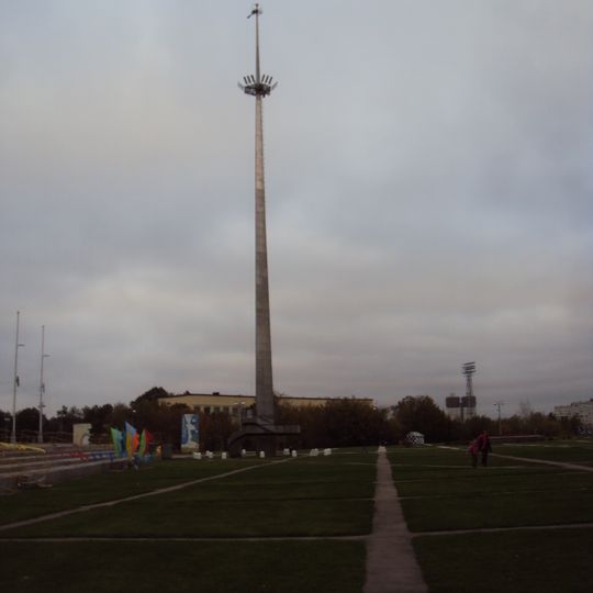 Площадь парадов с местом для костра и трибуной со ступенями