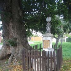 Kříž v Moravanech na návsi