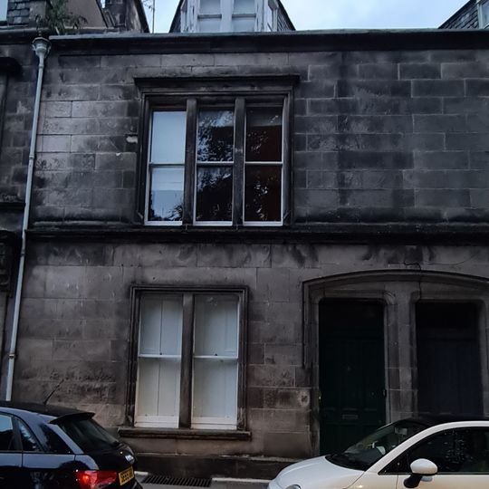 6 Queen's Gardens, St Andrews