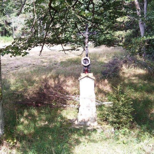 Kříž u silnice východně od Dolního Falknova