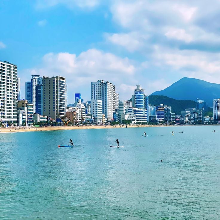 光安里海水浴場と広安大橋