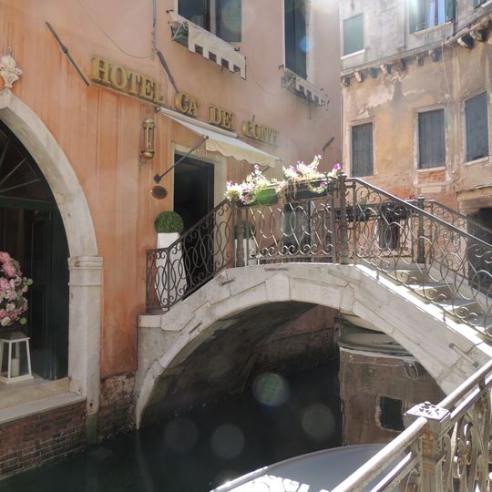 Private bridge of Ca' dei Conti at NA 4429