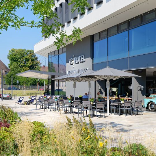 V8 Hotel