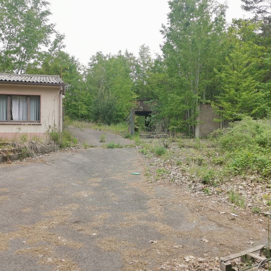 Eleven bunkers along a road, a single bunker, five warehouses and a wall with watchtowers on Bundesstraße 27