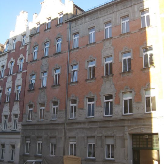 Mietshaus in geschlossener Bebauung Jahnstraße 55