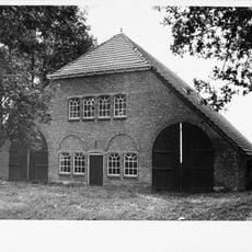 Schuur, gebouwd in de jaren 30, van een afwijkend type
