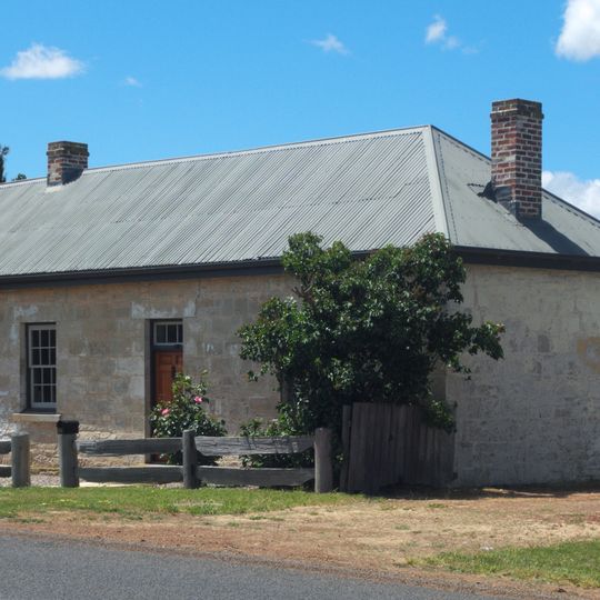 32 Bond Street, Ross