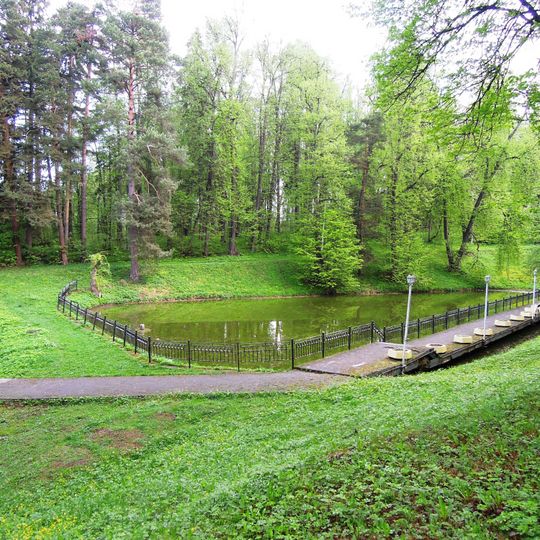 Парк с прудами