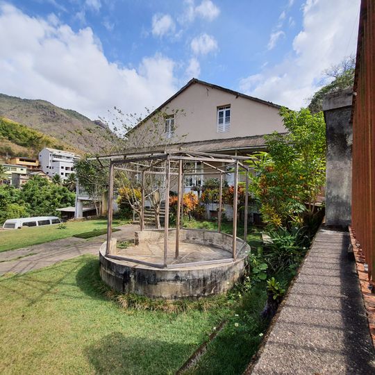 Edifício na Rua Bernardino Monteiro nº 16