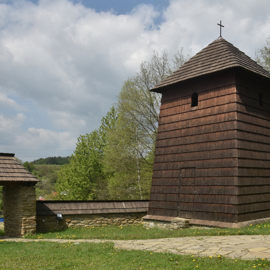 Chrám sv. Paraskevy, zvonica drevená