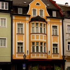 Wohn- und Geschäftshaus