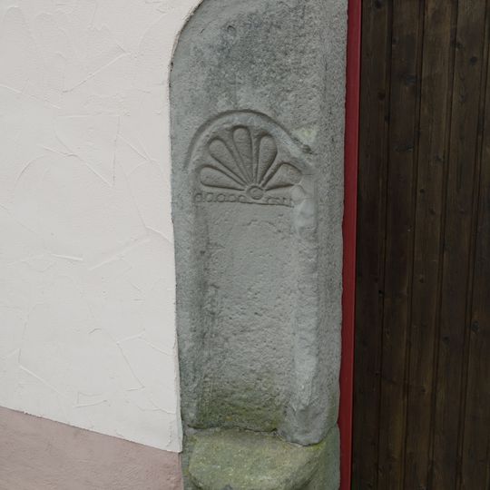 Hoftor mit Sitznischen