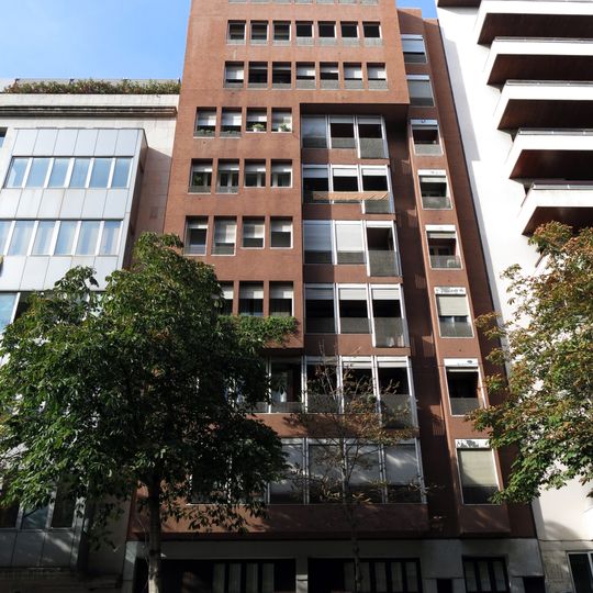 Bloc d'habitatges a la Gran Via Jaume I, 16