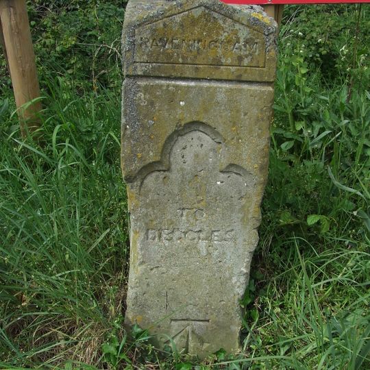 Guidestone, jct of Thurlton Road and Beccles Road