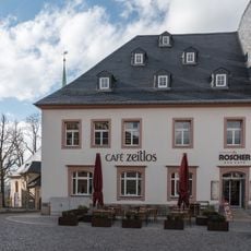 Wohnhaus mit Anbau, in Ecklage und geschlossener Bebauung Münzgasse 2