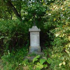 Kříž u cesty z Háje do Vysoké severně od Háje