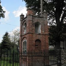 Kapliczka, na cmentarzu kościelnym