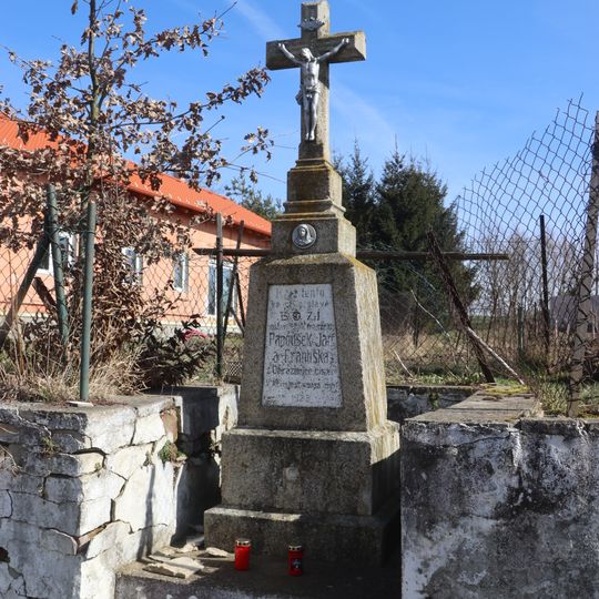 Kříž Jana a Františky Papouškových v Ohrazenicích